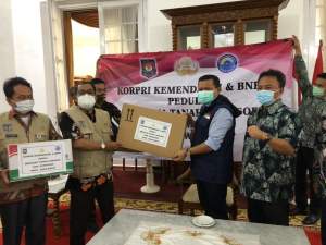 Kemendagri Serahkan Bantuan untuk Korban Terdampak Bencana Alam di Kabupaten Sumedang
