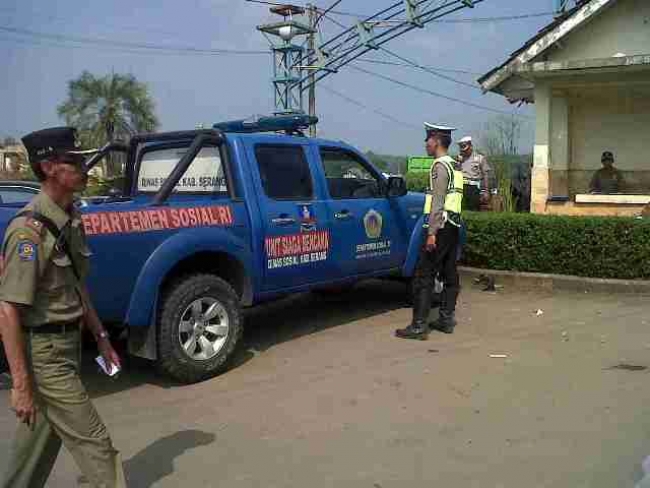 Salah satu mobil dinas yang terjaring razia, Senin (18/5).