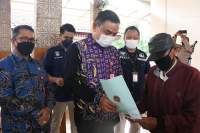 Mad Romli Hadiri Penyerahan Sertifikat Tanah di Kecamatan Balaraja