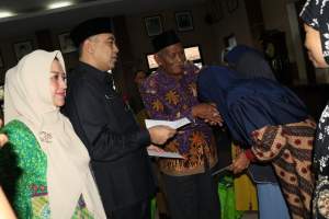 Zaki bersama TP PKK Santuni 203 Dhuafa