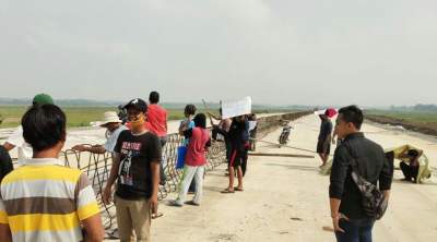 Ratusan Warga 2 Desa Pertanyakan Akses Jalan Penghubung Yang Terputus Tol Serpan