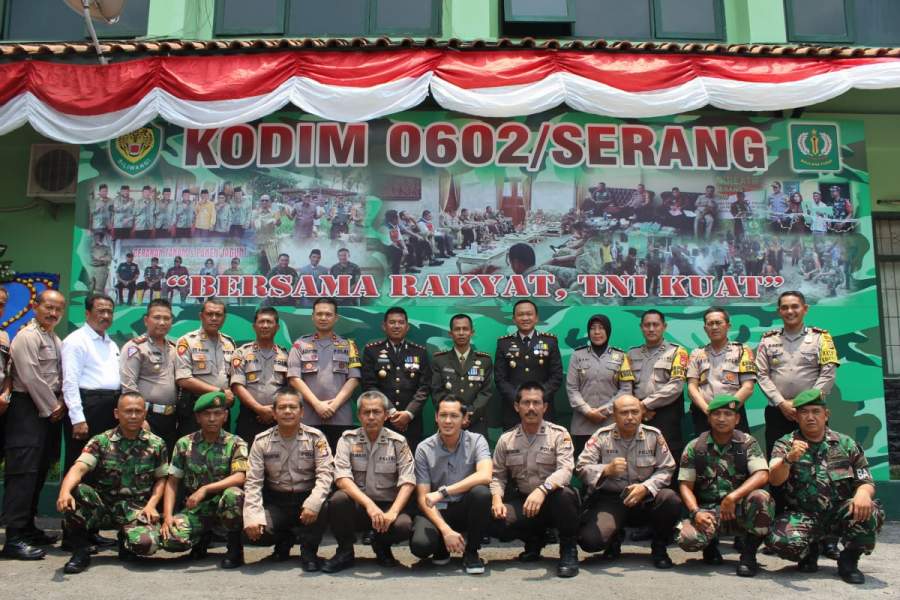Surprise Dari 2 Sahabat, Komandan Kodim 0602 Serang Terima Ucapan Selamat HUT TNI ke-74