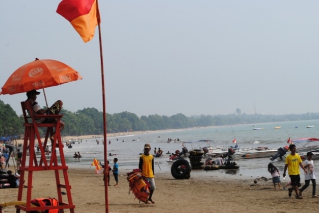 Angka Kecelakaan Pengunjung Pantai Mulai Menurun
