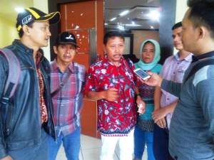 Pedagang Pasar Lembang mendatangi DPRD Kota Tangerang.