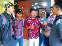 Pedagang Pasar Lembang mendatangi DPRD Kota Tangerang.