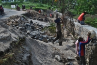 Pembangunan TPT Tanpa Papan Informasi