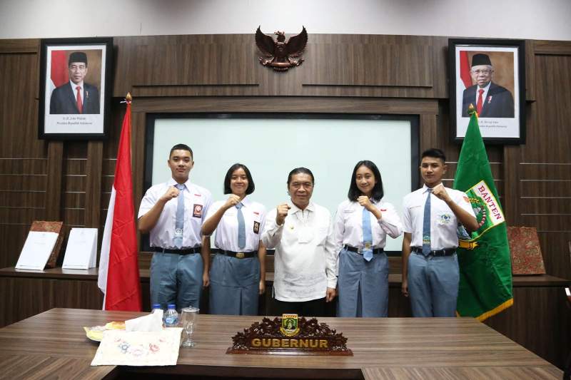 Pj Gubernur Al Muktabar Lepas Dua Paskibraka Provinsi Banten Terpilih ke Tingkat Nasional