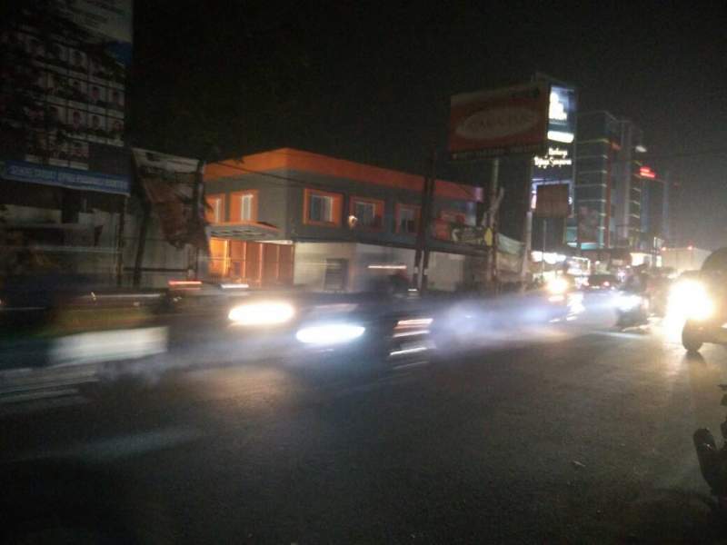Kondisi arus lalu lintas di Jalan Raya Serang, Balaraja ramai lancar