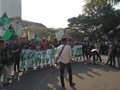 HMI Jabodetabek Banten&nbsp; Tuntut WH Copot dari Gubernur Banten