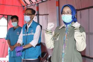 Airin Lepas Lagi Pasien Covid-19 Yang Sudah Dinyatakan Sembuh