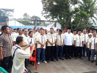 Bupati Tangerang Ahmed Zaki Iskandar disambut ratusan pengurus dan relawan Bersahaza
