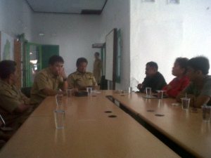 Puluhan Masyarakat Datangi Kantor Disporbudpar