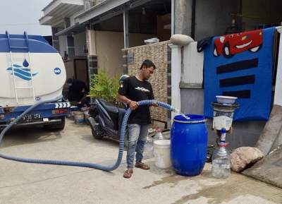 PERUMDAM TKR Kabupaten Tangerang Kirim Bantuan Air Bersih Untuk Warga Terdampak Banjir