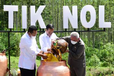 Presiden Jokowi di lokasi titik nol nusantara di Penajam Paser Utara, Kalimantan Timur.