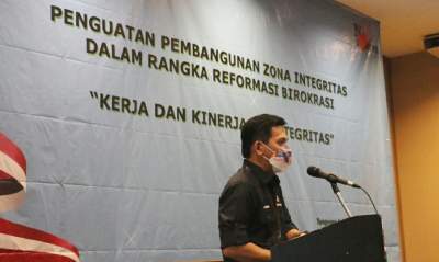 Kepala Kantor BPN Kota Tangsel Harison Mocodompis berikan sambutan pada acara bertajuk 'Kerja dan Kinerja Berintegritas' di salahsatu hotel kawasan BSD, Serpong.