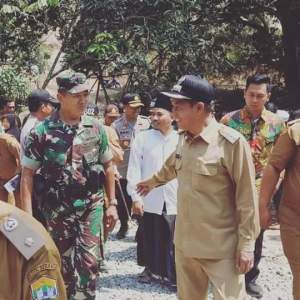 Hasil Swadaya Masyarakat, TNI dan Pemkot Bangun Jalan Perbatasan