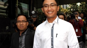 Anak pertama Gubernur Banten non-aktif Ratu Atut Chosiyah, Andika Hazrumy,di periksa KPK senin, 22/06/2015 terkait aset miliknya di peroleh dari Tubagus Chaeri Wardana alias Wawan