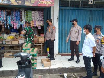 Forkopimcam Sindang Jaya bersama Kapolsek Pasar Kemis Cek Ketersediaan Minyak Goreng