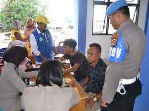 Sopir di Tes Urine Jelang Natal dan Tahun Baru