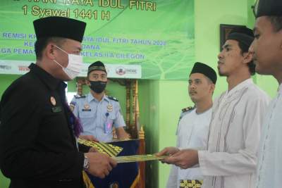 Lapas Kelas II A Cilegon membebaskan 586 orang narapidana dari penjara setelah mendapatkan remisi pada hari raya Idul Fitri.