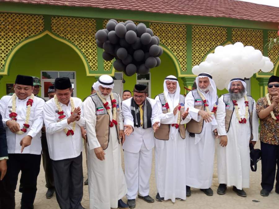 Dapat Bantuan Dari Kuwait, Walikota Serang Hadiri Peresmian Baksos