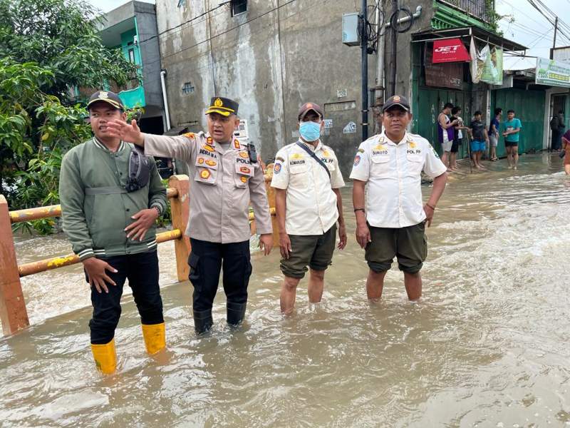 wakapolresta pantau banjir Cikupa.