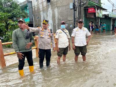 wakapolresta pantau banjir Cikupa.
