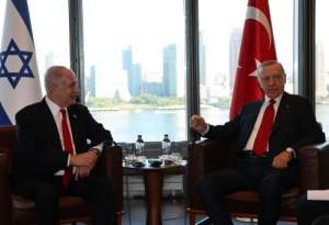 Presiden Turki Recep Tayyip Erdogan bersama PM Israel Benjamin Netanyahu.