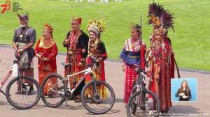 Menteri Keuangan Sri Mulyani memakai baju adat Soe dari Kabupaten Timor Tengah Selatan, NTT, di Upacara Kemerdekaan RI ke-48, Jakarta, Kamis (17/8/2023).