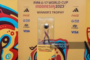 Trofi Piala Dunia U-17 Dipamerkan di Bundaran HI. (Aip/Detakbanten)