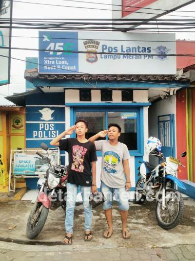 Akibat Langgar Lalulintas, Dua Pemuda Dihukum Nyanyikan Lagu Kebangsaan