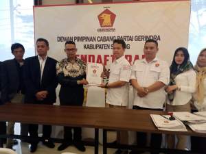 Abdul Latif Serahkan Formulir Ke Gerindra