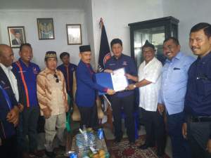 Dwi Jatmiko Serahkan Formulir Pendaftaran Calon Bupati ke Nasdem