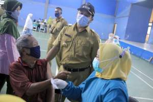 Masyarakat Kategori Lansia, Mulai di Vaksin Oleh Pemkot Tangerang