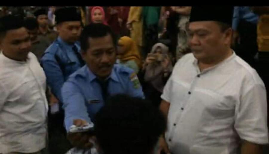 Pelantikan 85 DPRD Banten Diwarnai Aksi Keplak Kepala