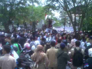 Demo Tenaga Honorer Banten Ancam Pemerintah Boikot Pilpres 2014