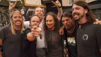 Taylor Hawkins dan Dave Grohl (Foo Fighters) bersama Metallica. (Pinterest)