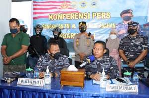 Panglima Koarmada I konferensi pers penangkapan PMI di Lanal Tanjung Balai Asahan