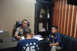 Pelaku sodomi WS saat dinterogasi di Mapolresta Tangerang