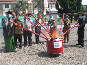 Kejari Pandeglang Musnahkan Barbuk Hasil Kejahatan