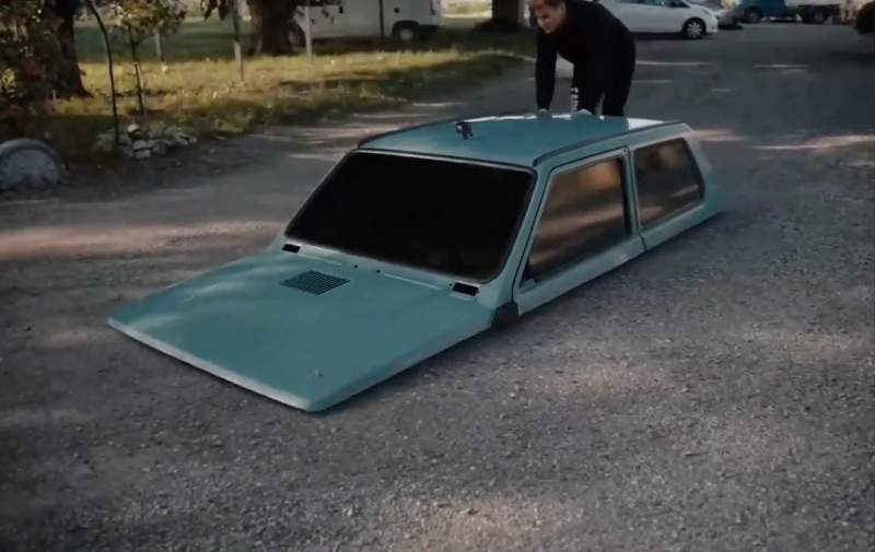 Tak Lazim! Mobil Ini Super Ceper Bahkan Nampak Seperti Tidak Utuh