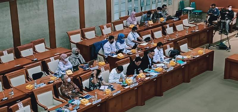 Menteri BUMN Erick Thohir, saat rapat kerja bersama Komisi VI di Nusantara 1, Komplek DPR, Senayan, Jakarta, Senin (5/12/2022).