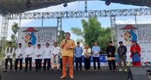 Camat Pondok Aren, Hendra saat membuka Festival Budaya Betawi Kota Tangsel.