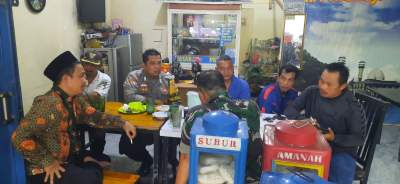 Babinkamtibmas Bersama Babinsa Optimalkan Kondusifitas Jalin Kemitraan dengan Warganya