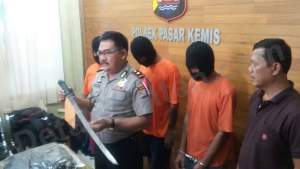 Dua Pelaku Dua Pelaku Pengeroyokan Yang Berhasil Dibekuk Polsek Pasar Kemis