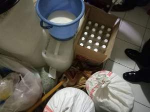 Pabrik Ciu Digrebek Polisi, Ratusan Liter Diamankan