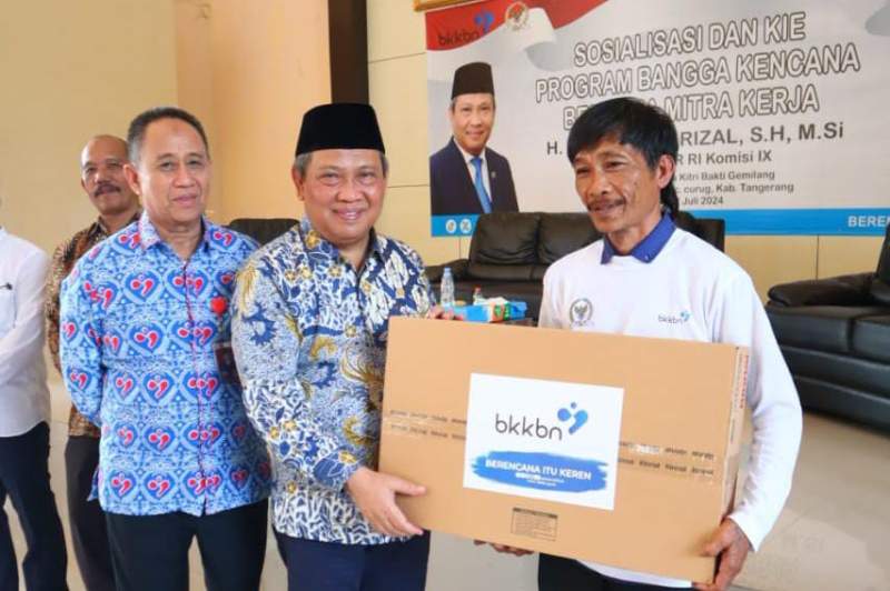 Muhammad Rizal DPR RI Bersama BKKBN Banten Sosialisasi KIE Bangga Kencana Cegah Stunting di Curug