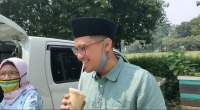 Pilar Saga Ichsan nikmati minuman di Pamulang.