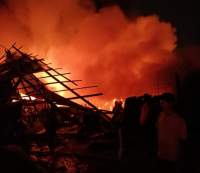 Gudang Limbah Kardus di Curug Hangus Dilalap Si Jago Merah