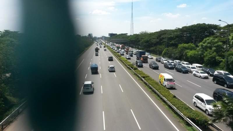 Kemacetan di Tol Karang Tengah Kota Tangerang.